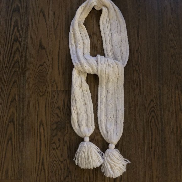 2 for $10 🎁 Gap Off White Cable Knit Scarf w/Tassels - Picture 1 of 4
